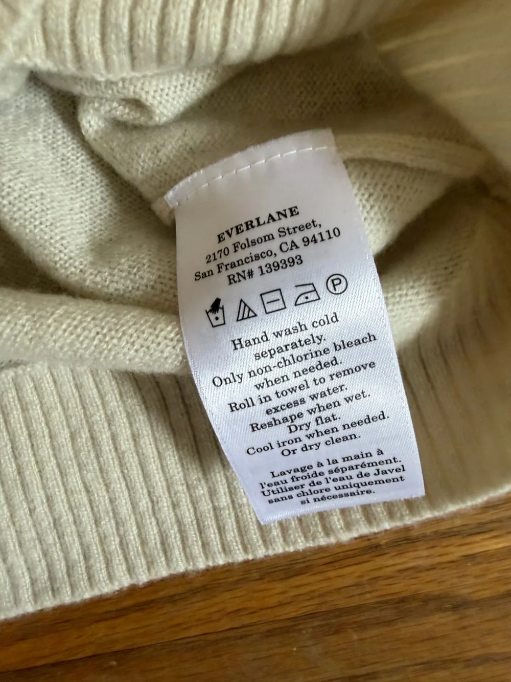 Everlane cashmere v neck